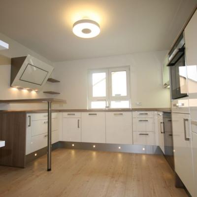 Mit Weinschrank 12