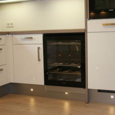 Mit Weinschrank 21